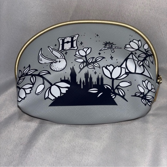 Harry Potter Quiddutch Graphic Zip Cosmetic Case - Picture 1 of 7